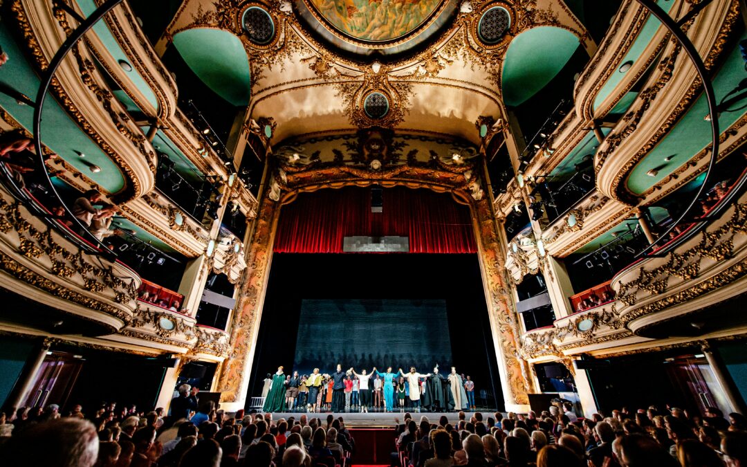 🎭 Théâtre Amateur : Le Loisir Indoor qui Révèle l’Acteur en Vous !